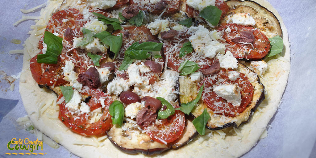 Pizza with basil olives fets