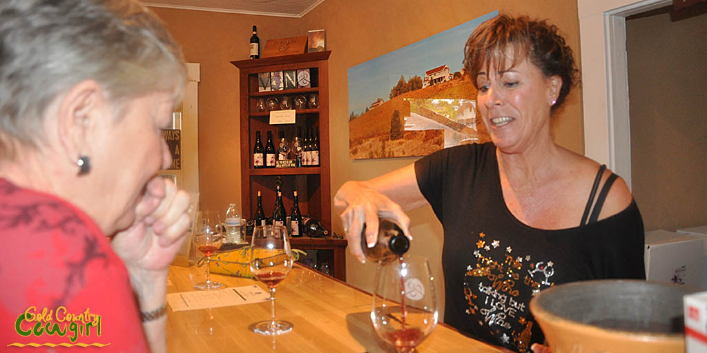 kat-pouring-wine-at-baiocchi-tasting-room