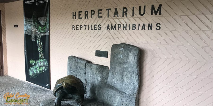 Herpetarium sign