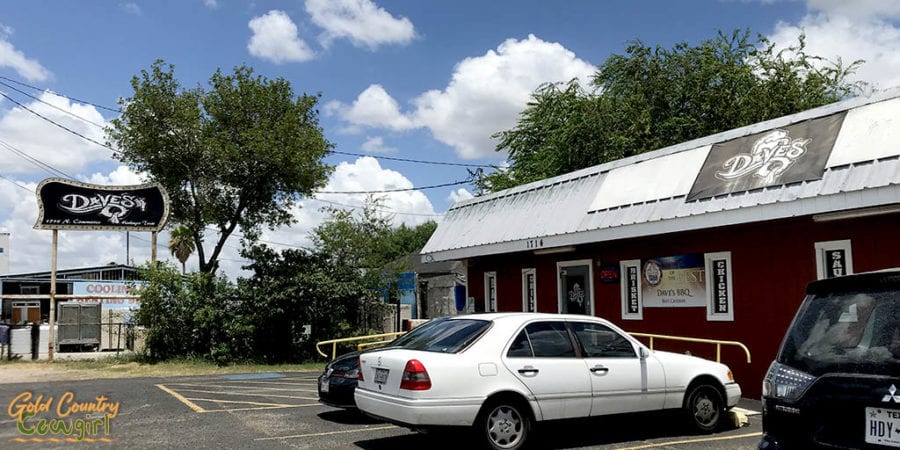 Exterior of Dave's BBQ in Harlingen