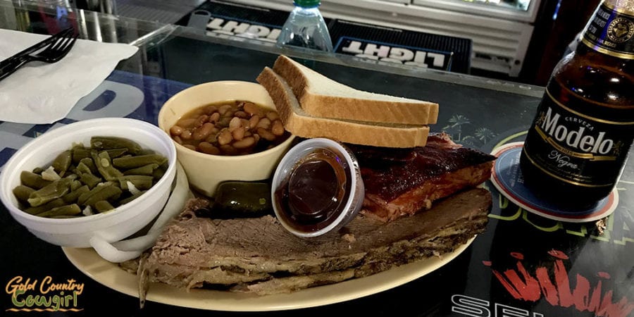 barbecue combo plate at Dave's BBQ