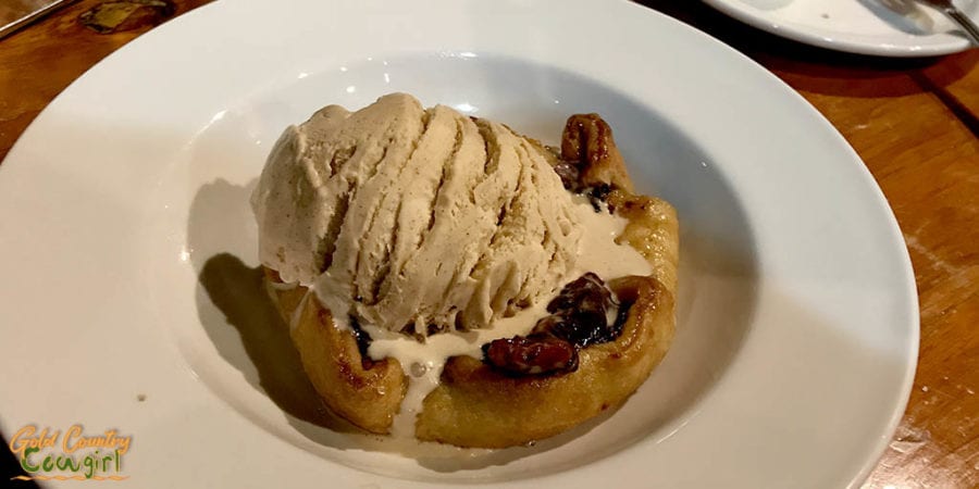 berry pie and cinnaom icecream at Apache Pass Steakhouse