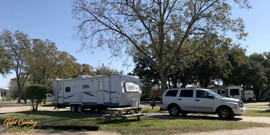 SUV and trailer at Schulenburg RV Park