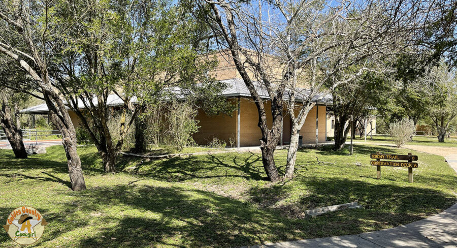 Resaca de la Palma visitor center with trail sign