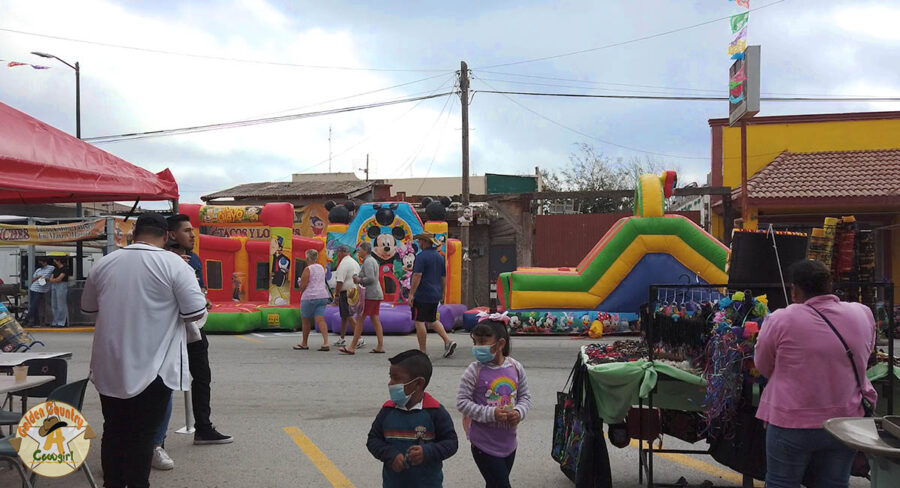 Children's entertainment in Nuevo Progreso on Tourist Day